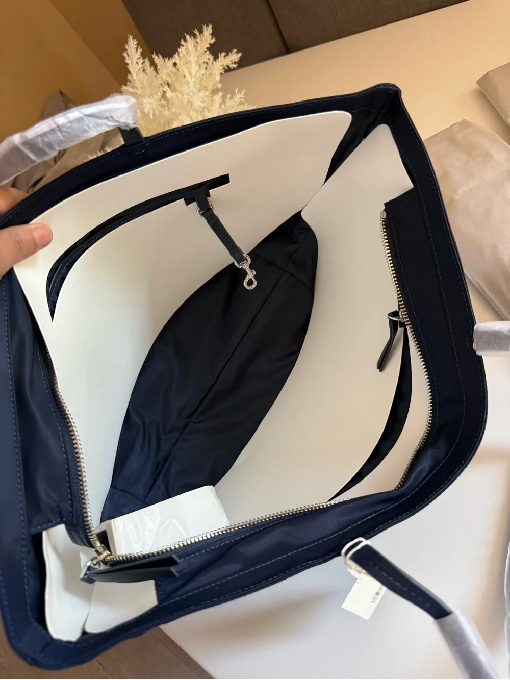NWT , tory burch navy blue tote shoulder bag $300